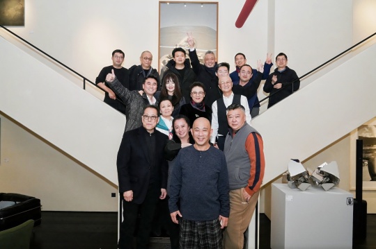 艺术家与朋友们
