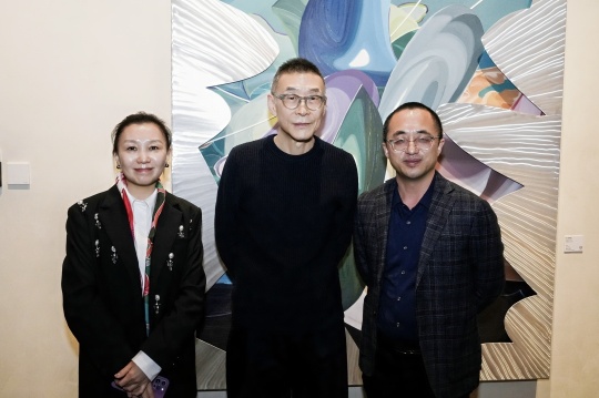 策展人郭小力 艺术家汪建伟 策展人杜曦云
