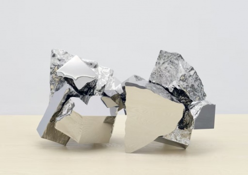 展望《基本粒子X2》（L）80×51×42 cm 不锈钢 2022
