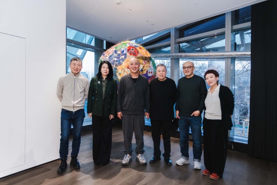 金杜空间焕新首展，看方力钧在敏锐时光中如何成为“垃圾艺术家”