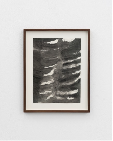 《无题》33.2x42cm&nbsp;纸本水墨，核桃木框&nbsp;&nbsp;2025
