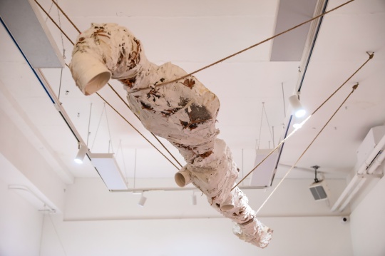 主玛・以赛尔曼「元响」个展北京启幕 以声破壁 作一击社会迷茫的意识醒棍