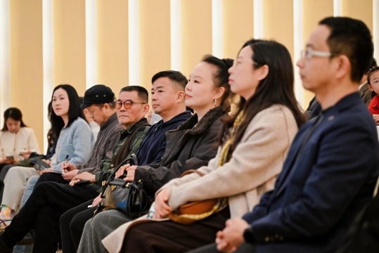 “如花山海·贾伟艺术个展”启幕，“2026中国治愈系艺术大会·武汉站”共议当代艺术的治愈力量