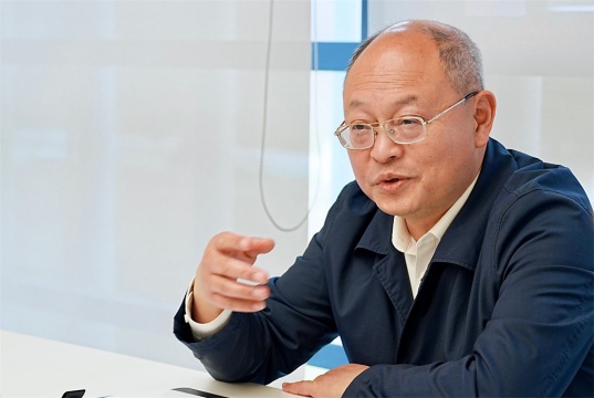 四川音乐学院党委常委、副院长，四川省雕塑协会会长牟文虎
