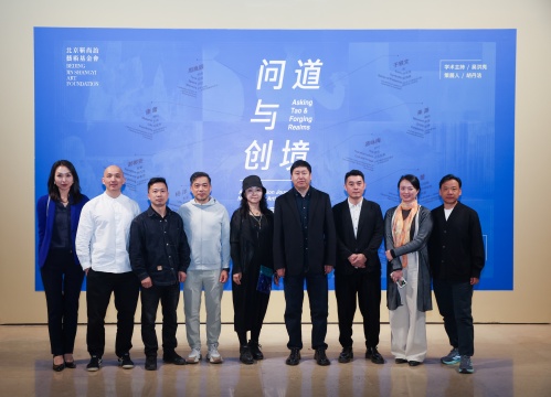 项目扶植青年教师合影

左起：裴咏梅、杨洋、于轶文、来源、康蕾、胡日查、谢郴安、周胤辰、马蕾
