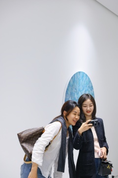 画屏艺术空间开幕彭博个展“之间”，在靠近与偏离之间，看见未完成的美