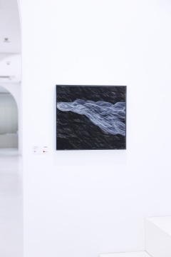 画屏艺术空间开幕彭博个展“之间”，在靠近与偏离之间，看见未完成的美