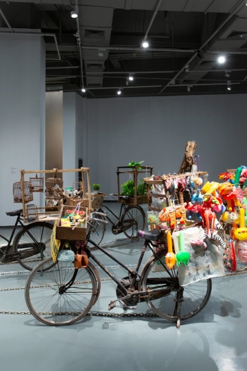 沈远《触手》

尺寸可变&nbsp;三轮车、自行车、日常小物件、木、铁 2008-2018
