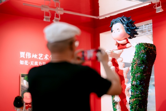 收官回望｜贾伟 KK“如花・天真力量”亮相北京当代， 科技艺术赋能公共艺术社会化治愈