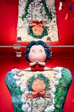 《深渊里的彩虹》，贾伟KK×蒋晟晖 乐高®专业认证大师，展览现场，2026北京当代艺博会D23
