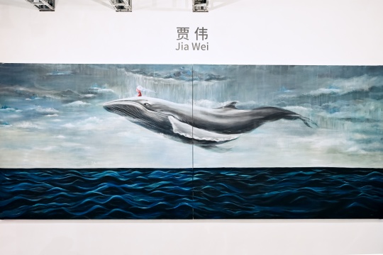 《如花鲲鹏·出关》，贾伟KK，2025，布面丙烯·综合材料，200cm×500cm
