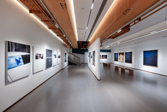 溯源摄影原点，尼埃普斯奖七位得主群展“暗箱”沈阳开展