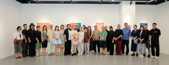 展览现场嘉宾合影