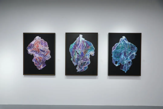 00后艺术家时尚国内首次个展《腹语术》在798艺术区开幕
