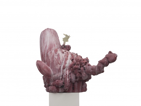 《启示-02》 综合材料（旧衣服，填充物，丙烯，胶，树脂，矿物颜料）&nbsp; &nbsp;68x82x68cm 2025
