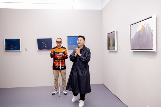 中国首位盲人环球旅行家·曹晟康艺术个展《盲行者》亮相798仚東堂